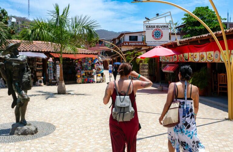 Miles de visitantes disfrutan del Hogar del Sol este sábado