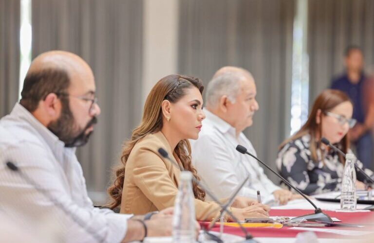 La gobernadora Evelyn Salgado Pineda sostuvo una reunión de trabajo con el secretario de Finanzas y Administración