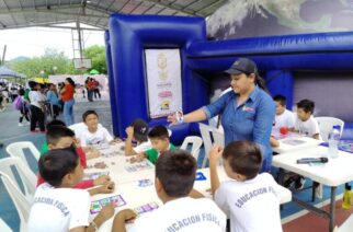 La Secretaría del Trabajo y Previsión Social realizan jornadas de limpieza en escuelas afectadas por el huracán en Ometepec