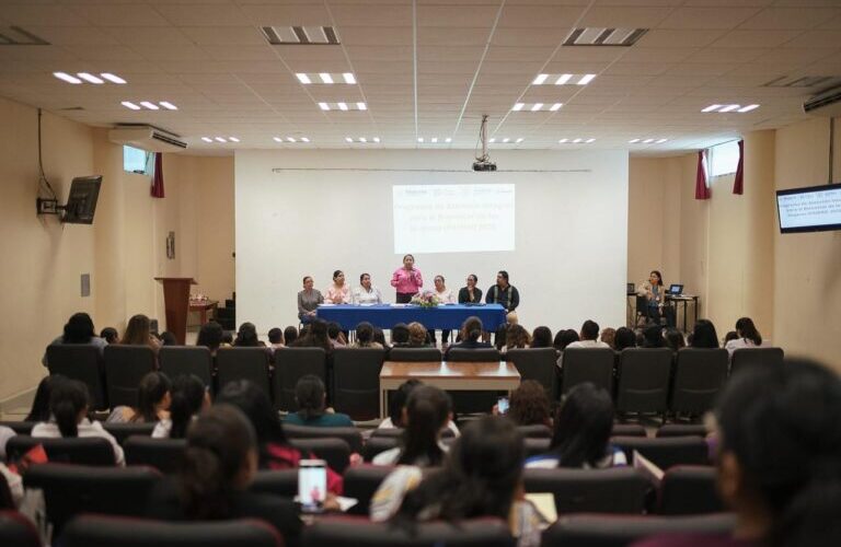 Capacitan a personal de los 22 Centros LIBRE para la atención integral de las mujeres en Guerrero: SEMUJER