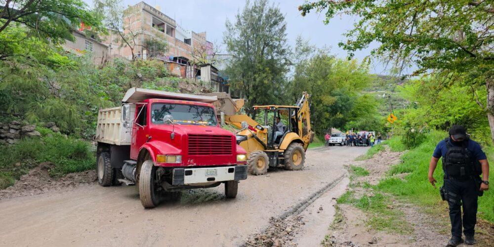 Atención inmediata en Libramiento a Tixtla tras arrastre de material por lluvias