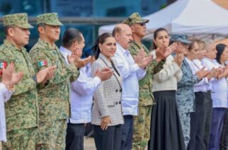 Encabeza Evelyn Salgado ceremonia de Izamiento de Bandera en Chilpancingo