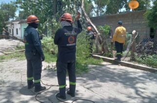 Gobierno del estado atiende afectaciones por lluvias y vientos fuertes en San Miguel Totolapan en la Tierra Caliente