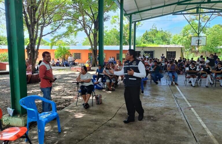 La SSPGRO realiza jornada de prevención del delito y adicciones en escuela de Colotlipa