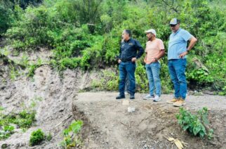 Atiende gobierno de Guerrero situación de emergencia en tramo carretero en el municipio de Alcozauca