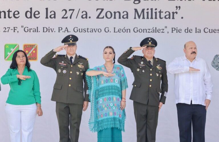 La gobernadora Evelyn Salgado asiste a la toma de posesión de Antonio Melchor Ruiz, como nuevo comandante de la 27 Zona Militar