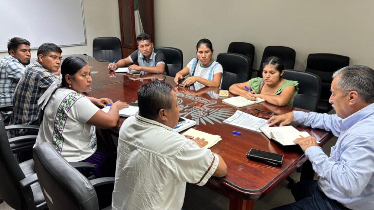 Refuerza el gobierno estatal su compromiso en la construcción de tramos carreteros prioritarios en la Costa Chica