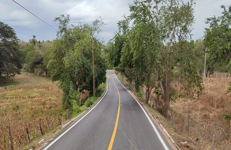 El gobierno del estado fortalece la infraestructura carretera en la Costa Chica