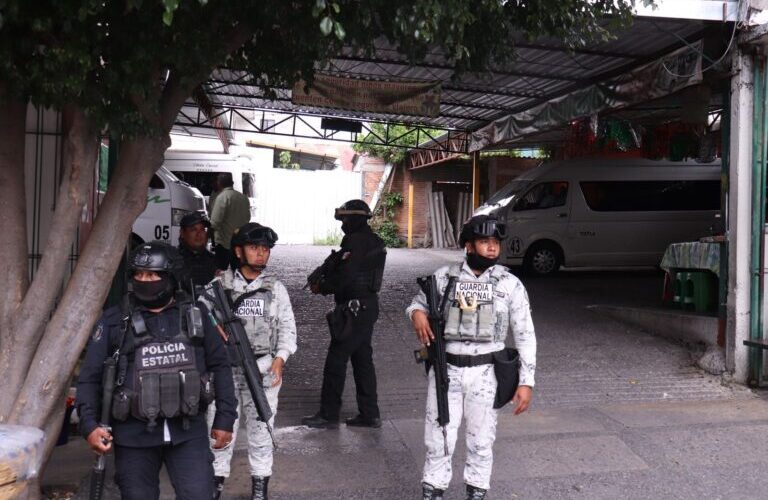 Policía Estatal en coordinación con la Guardia Nacional mantienen presencia en las instalaciones del mercado central y en las bases del transporte público