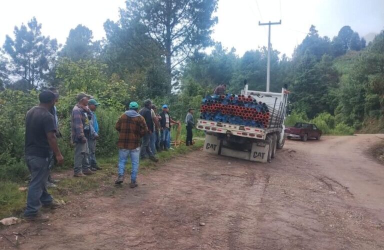 Gobierno de Guerrero lleva agua potable a la localidad de Linda Vista, en San Miguel Totolapan