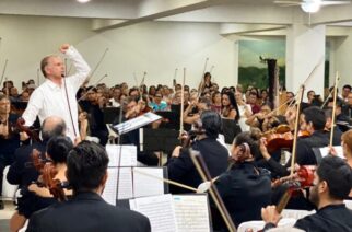 Familias guerrerenses y turistas disfrutan una gala de ópera con la Filarmónica de Acapulco