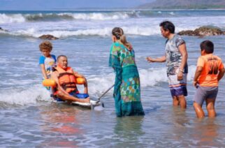 Remodela y equipa el gobierno estatal la Playa Incluyente en la región Costa Grande
