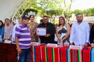 En representación de la Gobernadora Evelyn Salgado, acude Francisco Rodríguez Cisneros, Subsecretario de Desarrollo Político y Social a la ceremonia de develación del Cartel de la Feria de Zumpango