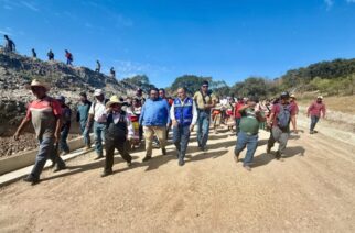 Avanza conectividad en la Montaña baja: supervisan obra carretera en Lamazintla, Chilapa de Álvarez