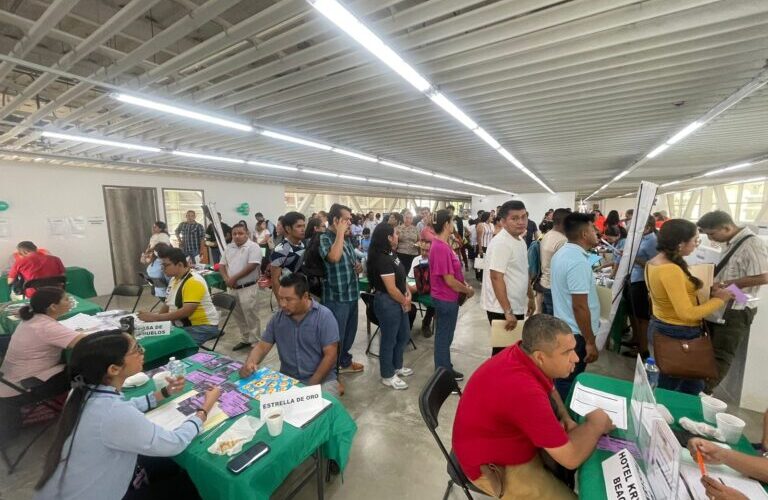 Se ofertan 220 plazas laborales en diferentes municipios del estado