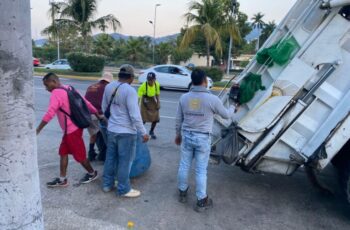 Promotora de Playas Acapulco mantiene labores de limpieza y vigilancia en la bahía