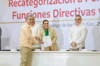 Entrega Evelyn Salgado nombramientos de nuevas recategorizaciones a 180 docentes directivos y supervisores