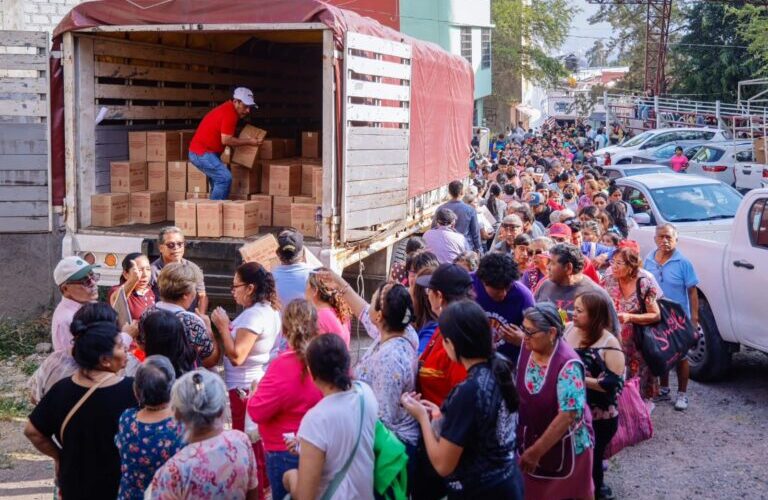 Llegan apoyos a familias de Chilpancingo por parte del gobierno del Estado