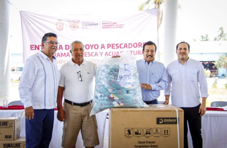 Pescadores de Coyuca de Benítez, reciben apoyos a través de Sagadegro