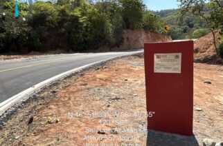 Avanza la pavimentación del camino San Luis Acatlán–Nejapa–Camalotillo; beneficia a más de 10 mil habitantes