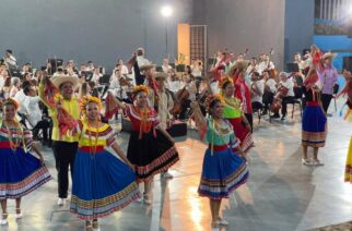 Familias acapulqueñas celebran la primavera en concierto especial de la Filarmónica