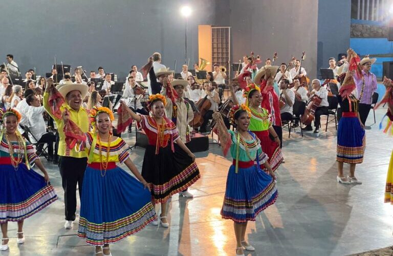 Familias acapulqueñas celebran la primavera en concierto especial de la Filarmónica