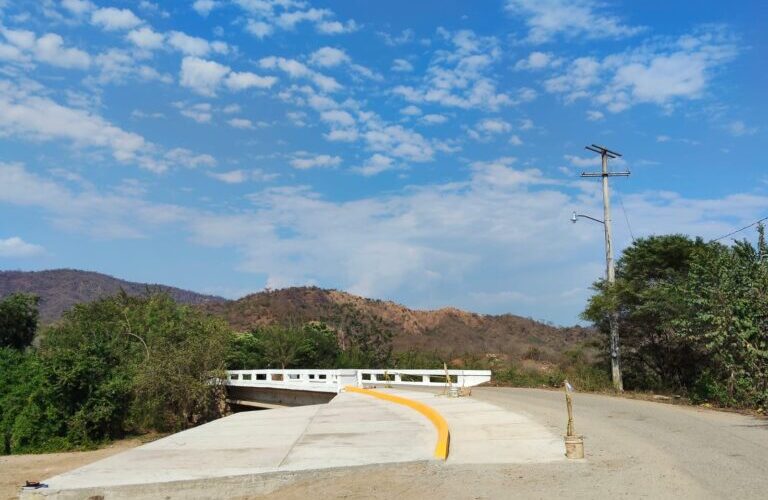 Rehabilita CICAEG acceso al puente vehicular “San José Mogollón” en Coyuca de Benítez