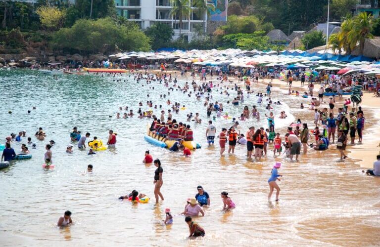 Guerrero vive una activa temporada vacacional de Semana Santa