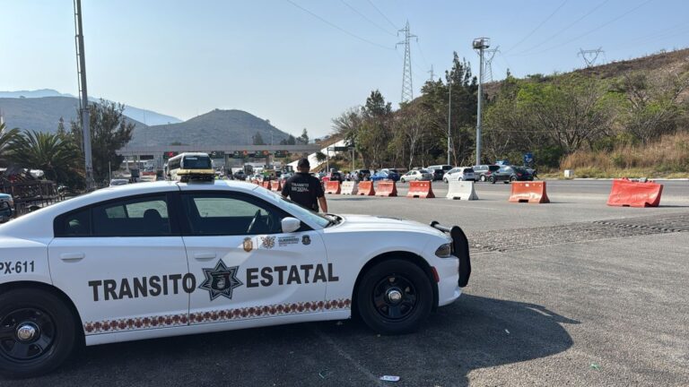 Tránsito Estatal refuerza la seguridad y apoyo vial ante el arribo masivo de visitantes al puerto de Acapulco