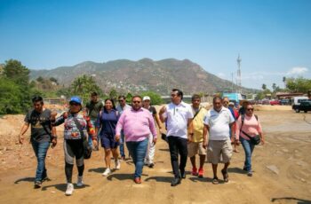 Funcionarios estatales realizan recorridos y supervisan la atención a turistas que visitan Acapulco por Semana Santa