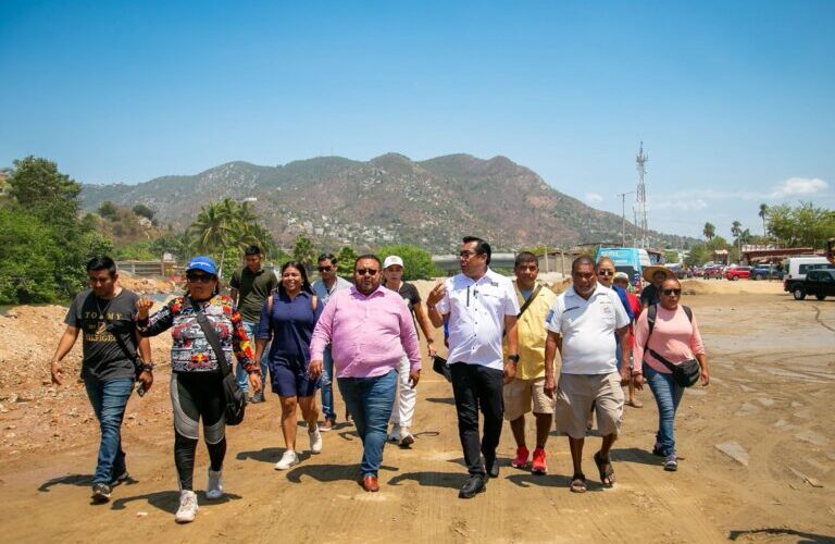 Funcionarios estatales realizan recorridos y supervisan la atención a turistas que visitan Acapulco por Semana Santa