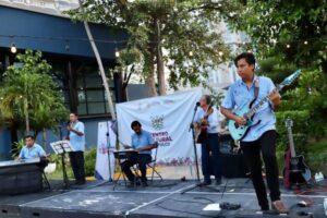 Música romántica reúne a generaciones en el Centro Cultural Acapulco