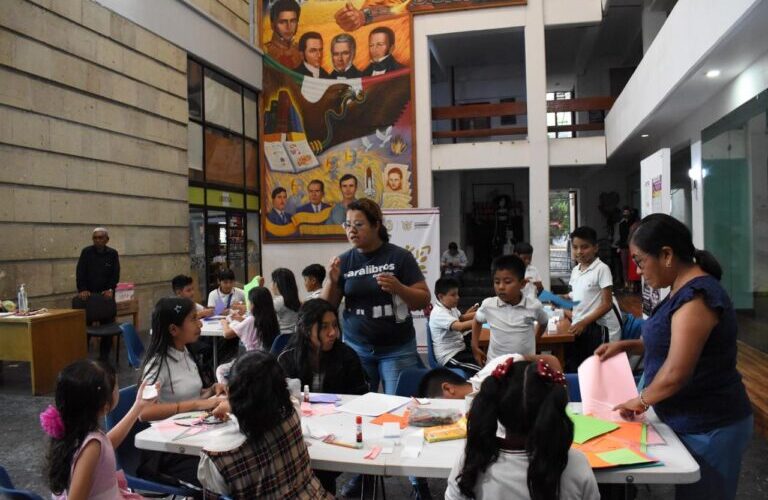 La Secultura fomenta la lectura en la niñez con taller de minilibros en Chilpancingo