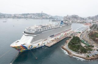 Arriba a Acapulco el Norwegian Encore con 5,247 personas a bordo