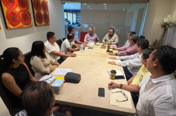 Francisco Rodríguez Cisneros, participó en una reunión con directoras y directores de escuelas primarias de la Zona Escolar 044