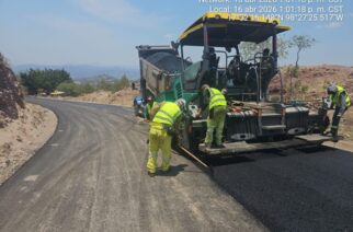 Al 70% los trabajos de rehabilitación por parte de CICAEG en un tramo del camino Tlapa–Totomochapa–Alcozauca en la Región Montaña