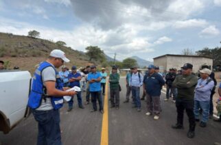 Pavimenta CICAEG camino Cuatro Palos–Buenavista del Río en Chilapa de Álvarez