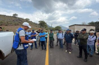 Pavimenta CICAEG camino Cuatro Palos–Buenavista del Río en Chilapa de Álvarez