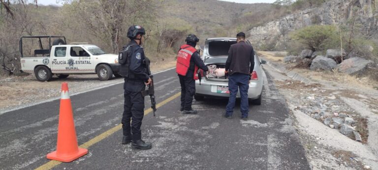 Secretaría de Seguridad Pública realizan labores vigilancia, sobre la carretera estatal Xochipala – La Laguna, municipio de Eduardo Neri
