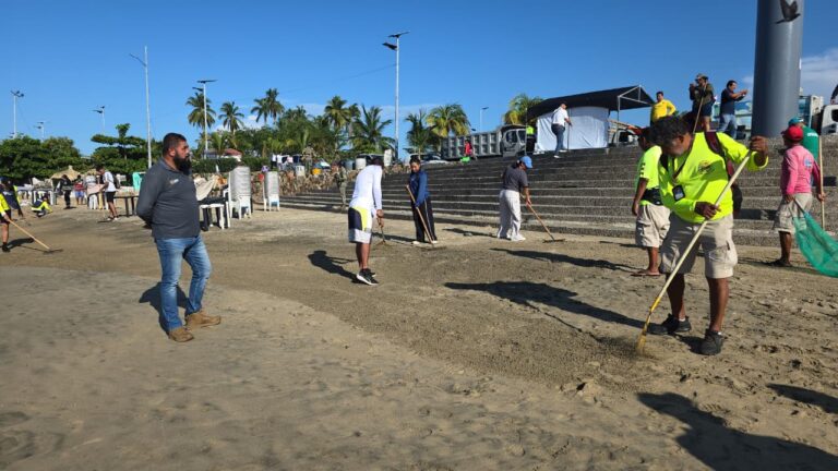 Realizan jornada de limpieza en Playa Papagayo