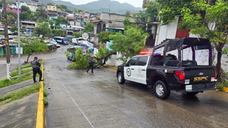SSPC mantiene despliegue de apoyo y atención a la población ante lluvias en Acapulco