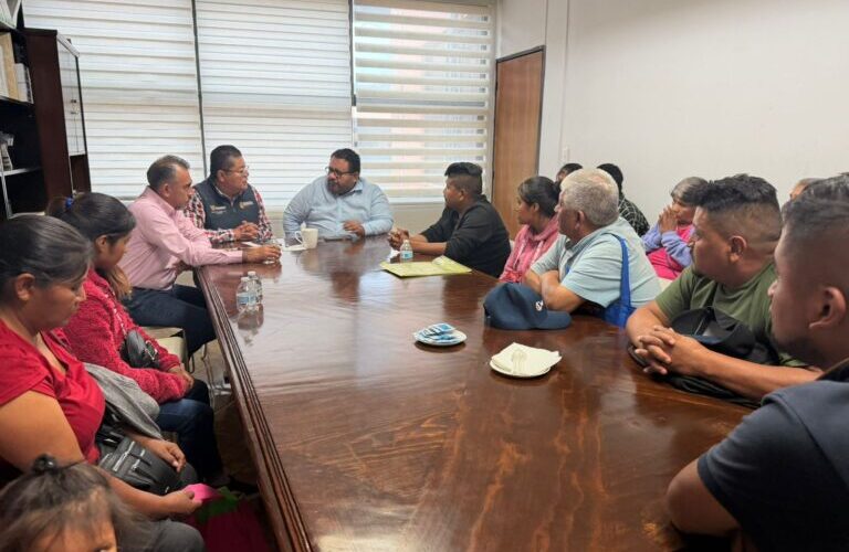 Gobierno del estado brinda atención integral a pobladores de Huitzapula