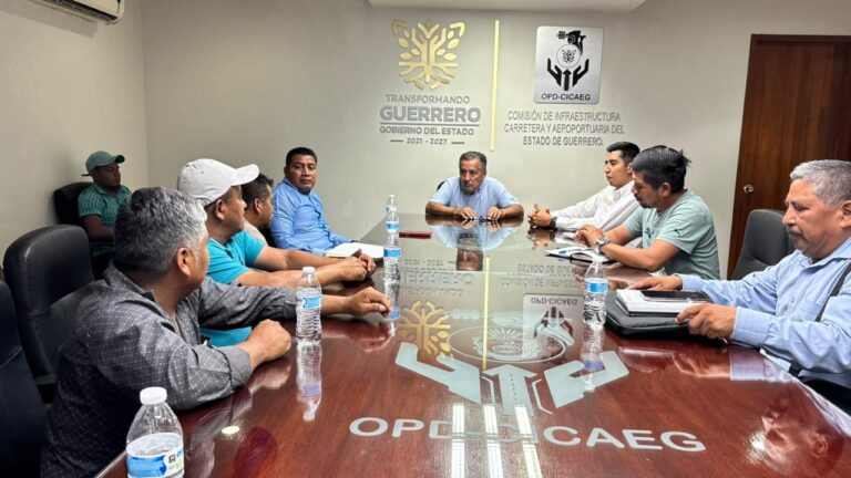 Gobierno del Estado continúa con la atención carretera en la región Montaña