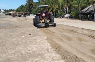 Realizan trabajos de nivelación y oxigenación en playas de Acapulco