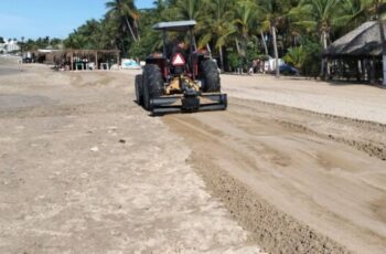 Realizan trabajos de nivelación y oxigenación en playas de Acapulco