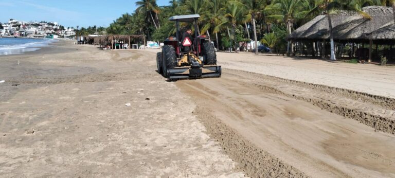 Realizan trabajos de nivelación y oxigenación en playas de Acapulco