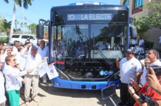 Con respaldo y apoyo de la gobernadora Evelyn Salgado, presentan camión híbrido para modernizar el transporte en Acapulco